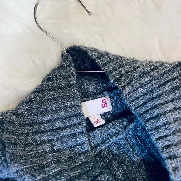 So Brand (KOHLS); Size Small; Grey knitted sweater